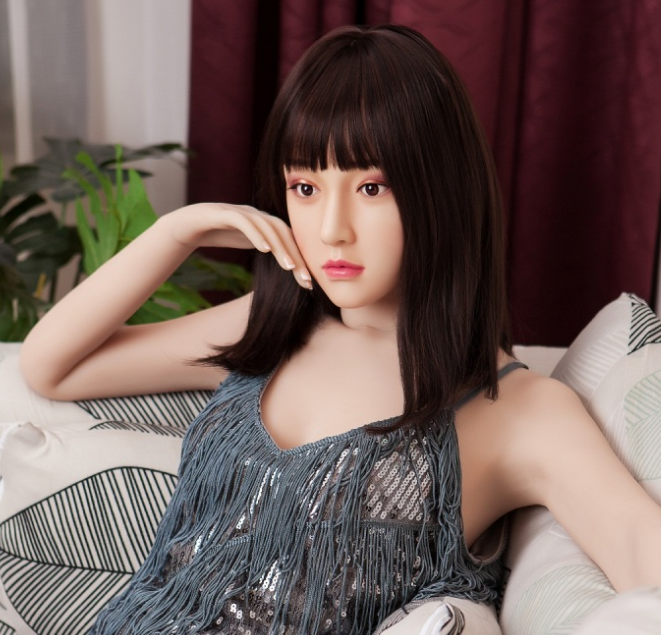 成人娃娃頭雕為什么選擇硅膠材質(zhì)的？